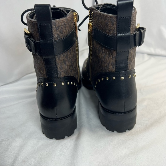MICHAEL KORS OUTLET
Kincaid Logo Studded Combat Boot 9M
NWOT MSRP $399 - Picture 5 of 10
